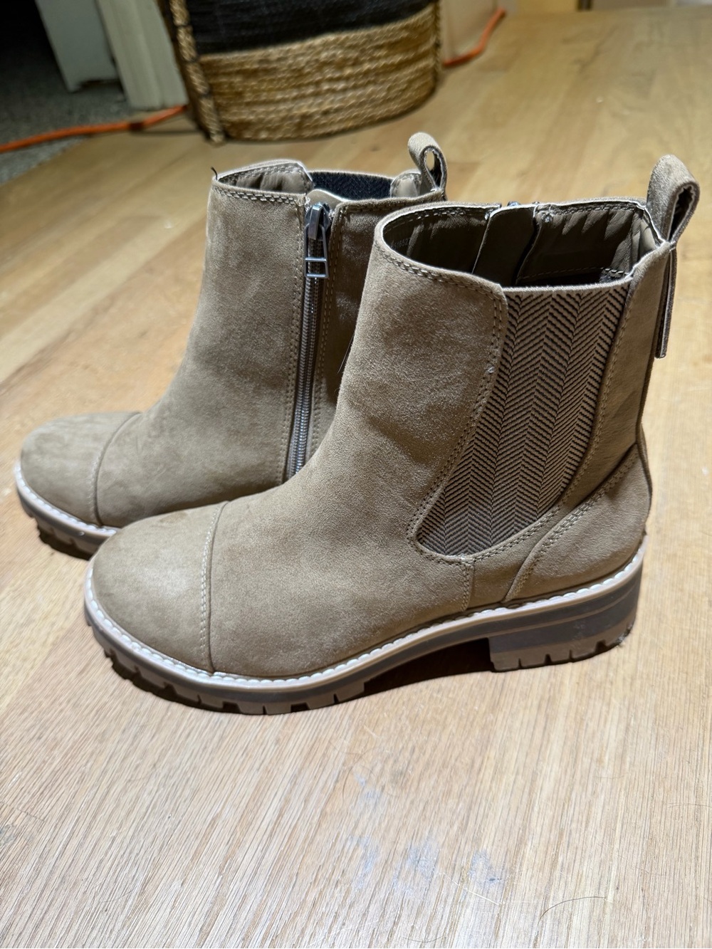 Time and Tru Women's Size 8 Taupe Ankle Boots